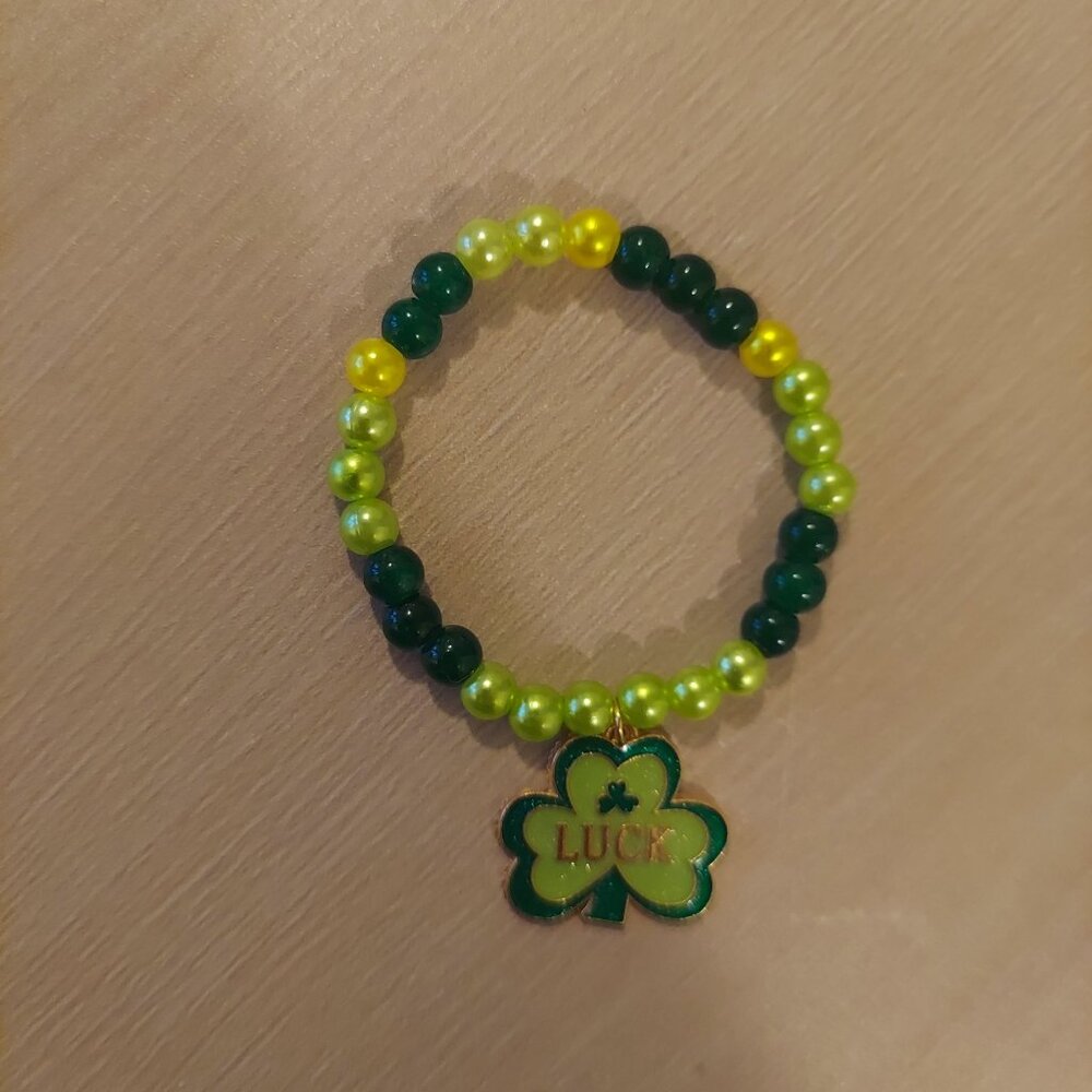 St. Patty's Day Kid's Beaded Charm Bracelet CHOOSE ONE - Picture 3 of 7